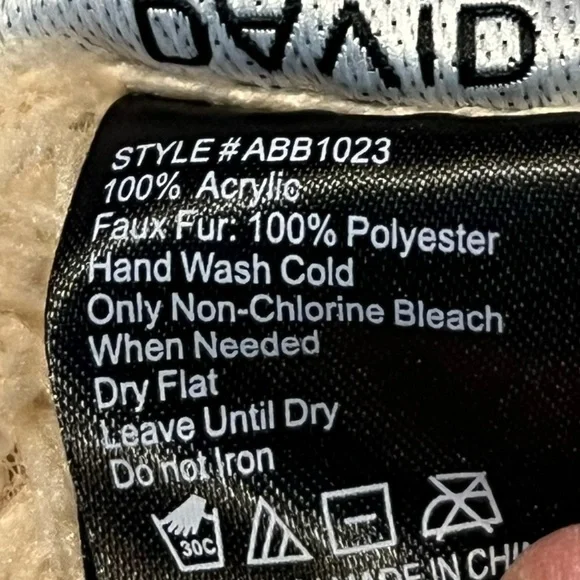 Cute faux fur lined winter hat - Picture 6 of 6